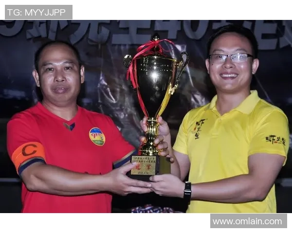 足球巨星亲笔签名照片珍藏见证辉煌绿茵赛场荣耀瞬间