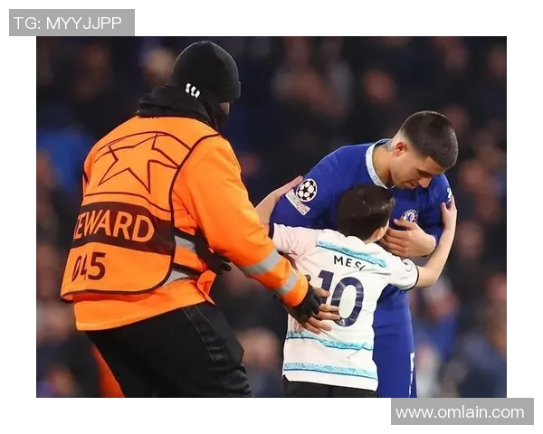 足球明星赠送光球衣背后故事揭秘与球迷互动的暖心时刻