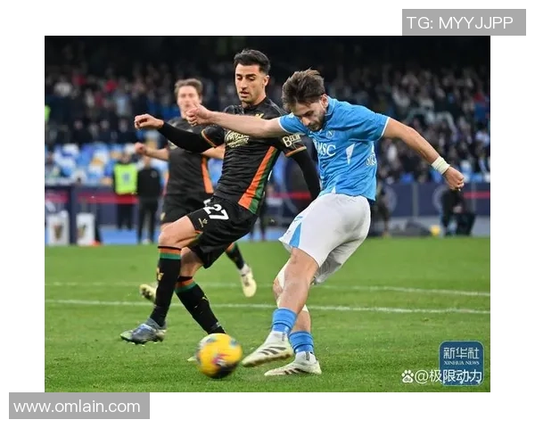 意大利足球巨星比赛中意外重伤瞬间全场震惊球迷揪心